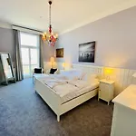 Berringer, Backbord, Direkt An Der Promenade